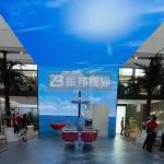 折幕投影裝置究竟有何特點(diǎn)？為何它能成為展覽多媒體的熱門選擇？