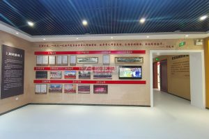 在構建數字史館設計方案時，如何確保符合教育需求又能吸引用戶？