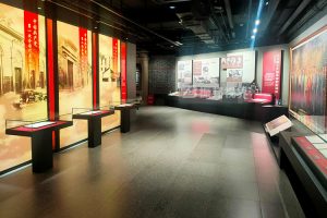 廉政教育展廳的多媒體展示，哪些技術備受推崇且好評如潮？
