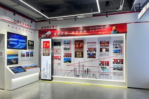 政府展廳數(shù)字升級(jí)方案：滑軌屏與互動(dòng)裝置的融合設(shè)計(jì)與實(shí)施